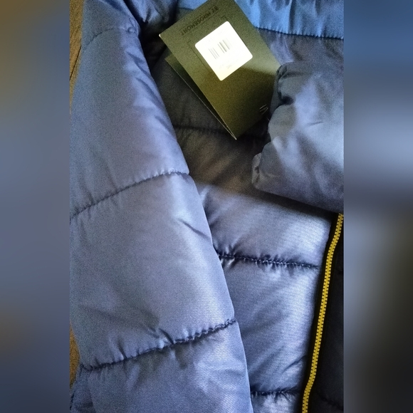 Puffer Jacket. NWT. - Picture 15 of 16